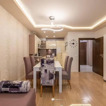 Jewelry - 1 Bedroom شقة *