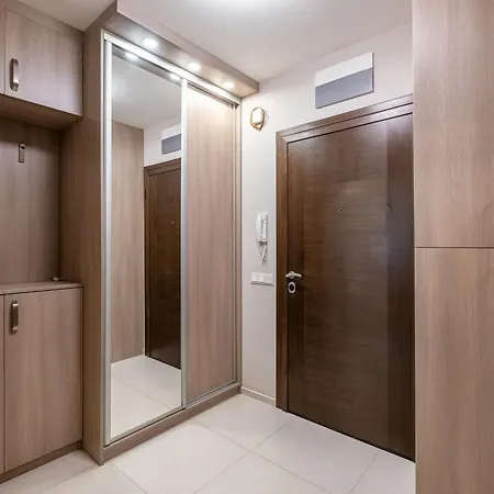 Jewelry - 1 Bedroom *